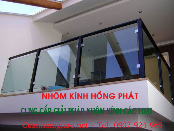 Lan can kính ban công đẹp: Xu hướng thiết kế hiện đại và sang trọng lancankinhbancongdep3 - Lan can kính ban công đẹp: Xu hướng thiết kế hiện đại và sang trọng