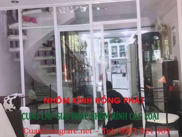 suacuanhomkinhquan22 - CẤP TỐC: Dịch vụ sửa cửa nhôm kính Quận 2 Tphcm tại nhà SIÊU TỐC (Chỉ 15 Phút Có Mặt!).