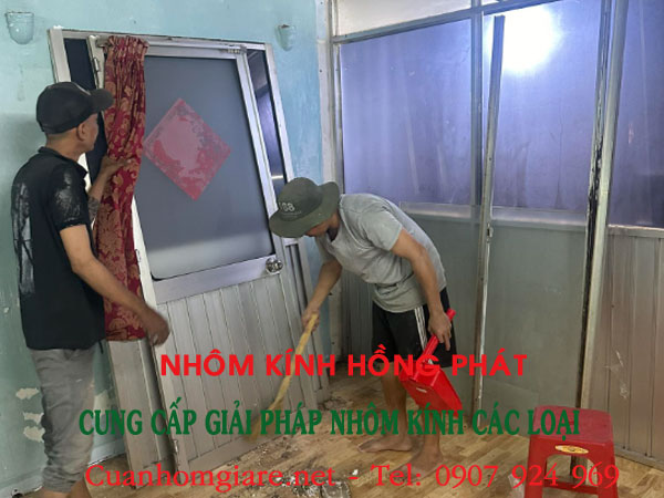 suacuanhomkinhquan23 - CẤP TỐC: Dịch vụ sửa cửa nhôm kính Quận 2 Tphcm tại nhà SIÊU TỐC (Chỉ 15 Phút Có Mặt!).