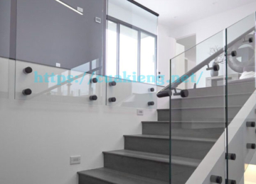 cau thang kinh oc cach7 360x260 - Top 5 đơn vị thi công cầu thang kính ốc cách giá rẻ trọn gói uy tín nhất.